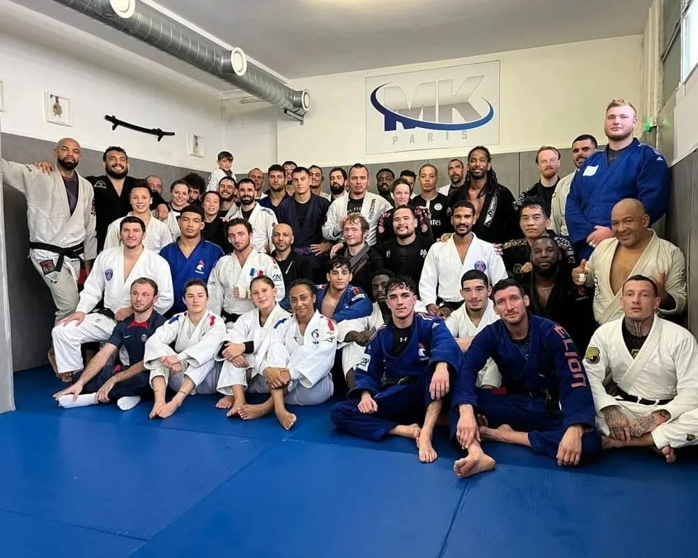 Les adhérents de la MKTeam réunis au dojo